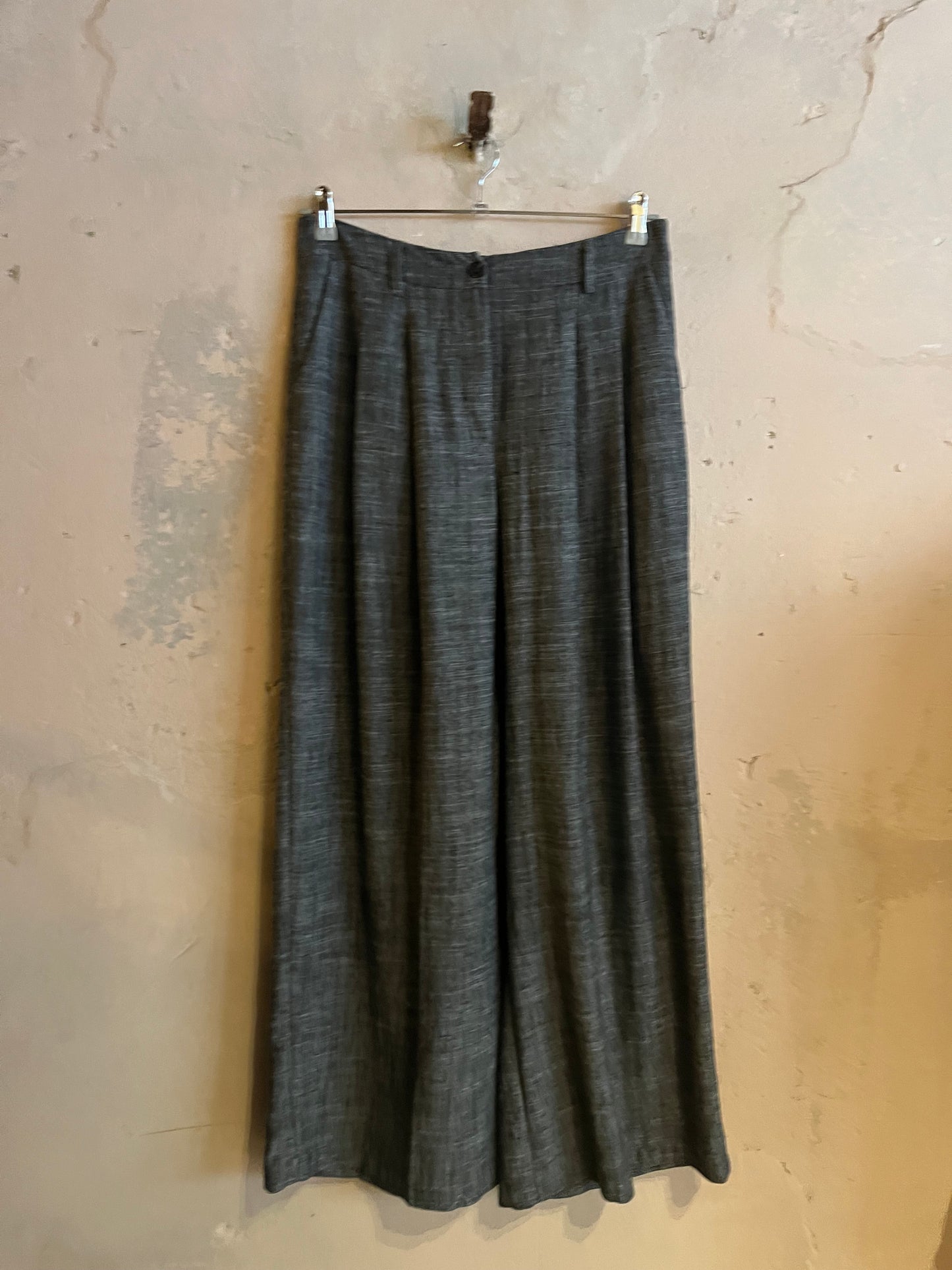 Pantalone Humility