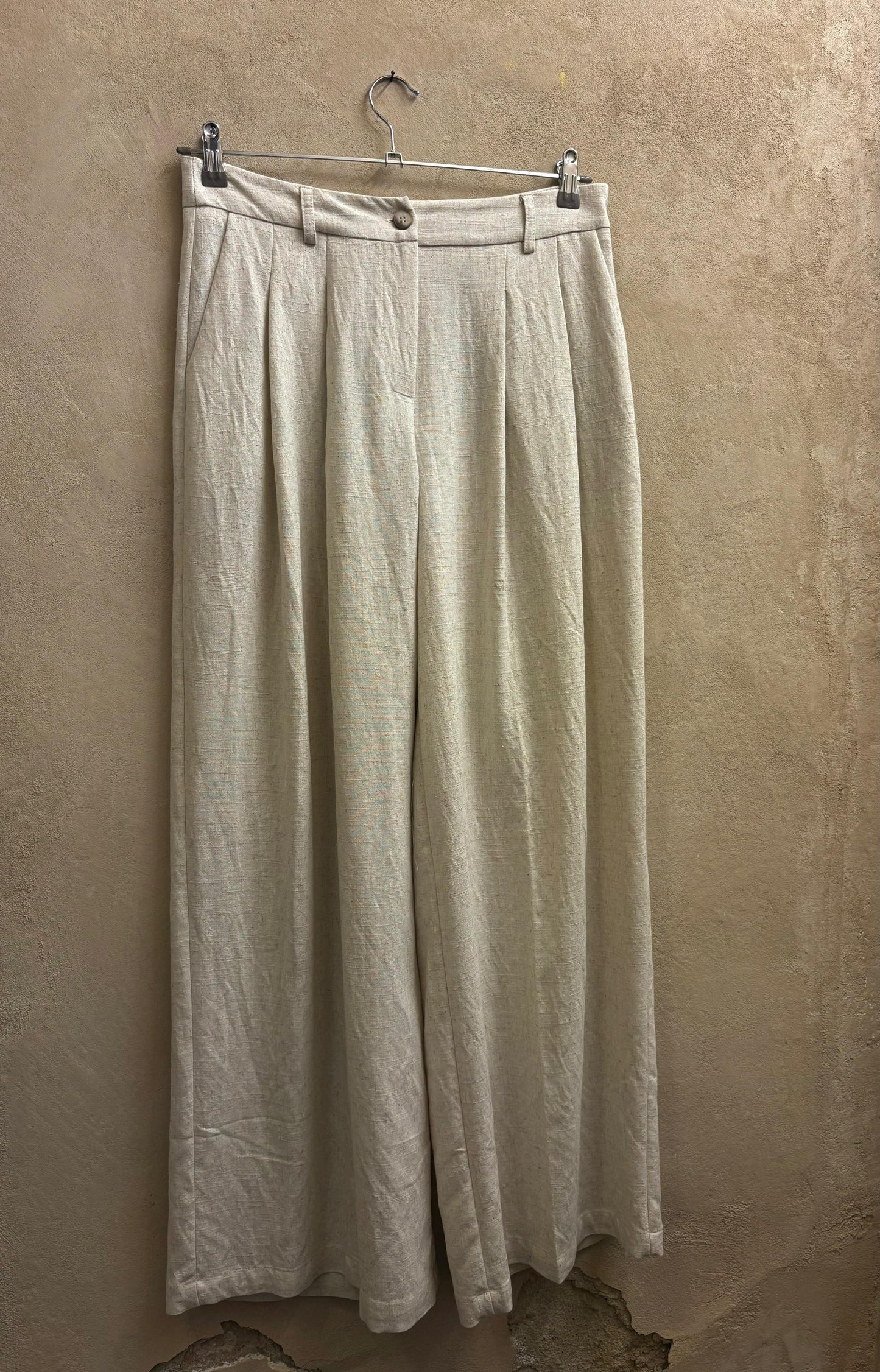 Pantalone Humility