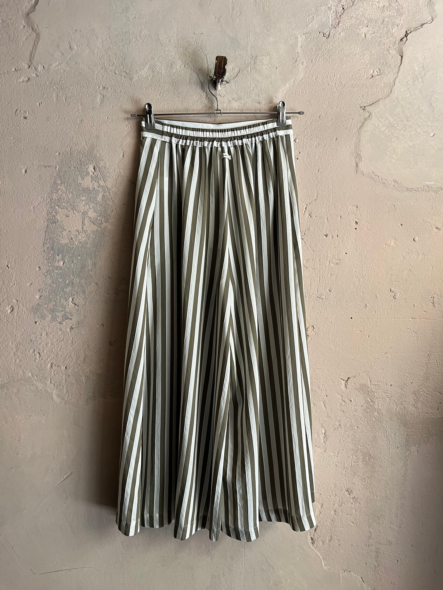 Pantalone Humility