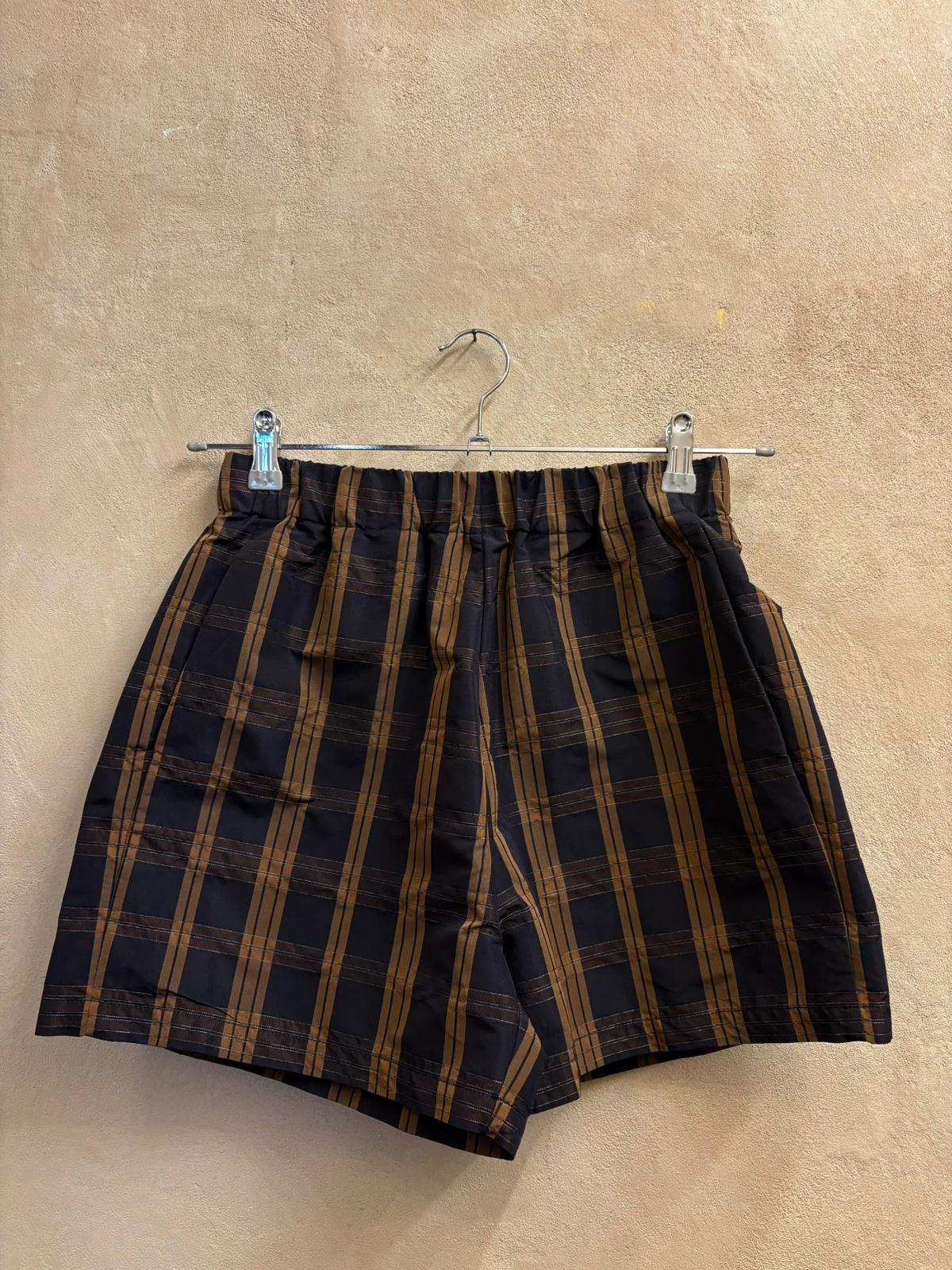 Short Douuod Woman