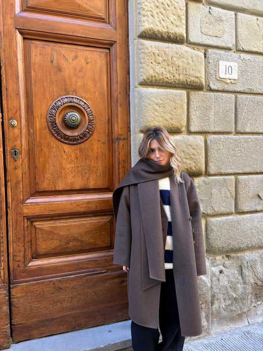 Cappotto con sciarpa removibile